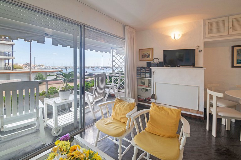 Apartment with a view of Mahilos Pier, Punta del Este.