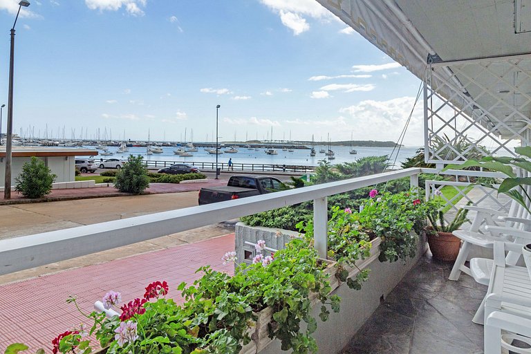 Apartamento con vista al Muelle de Mahilos, Punta.