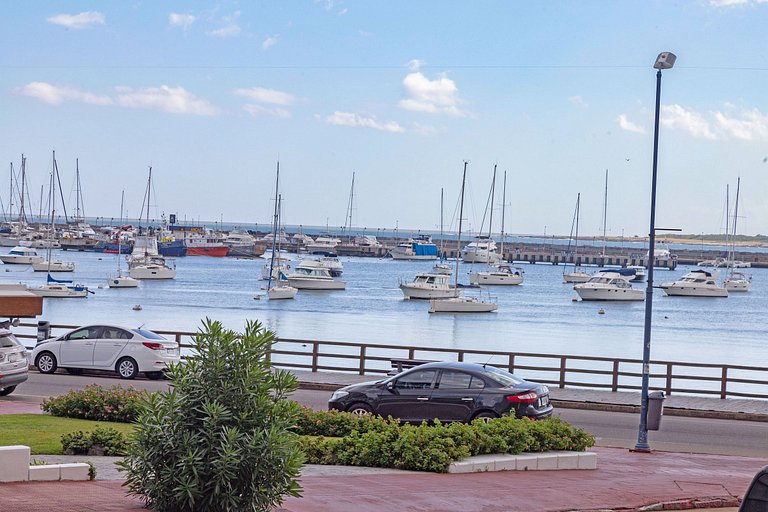 Apartamento con vista al Muelle de Mahilos, Punta.