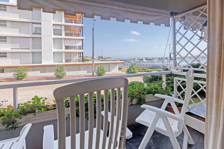 Apartamento con vista al Muelle de Mahilos, Punta.
