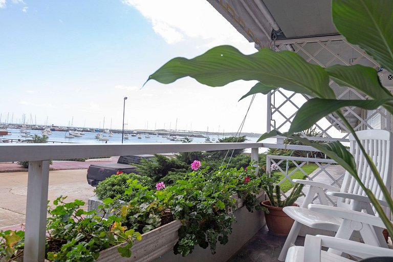 Apartamento con vista al Muelle de Mahilos, Punta.