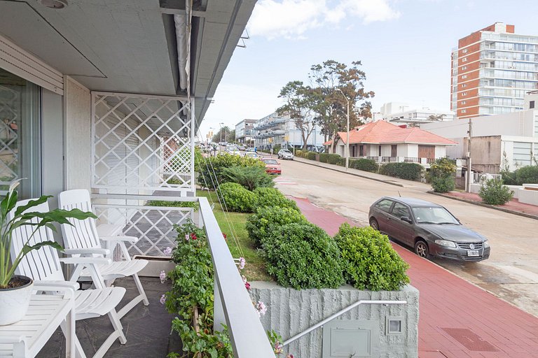 Apartment with a view of Mahilos Pier, Punta del Este.