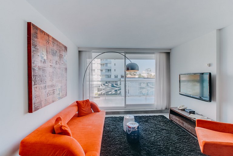 Apartment with excellent amenities in Punta del Este.