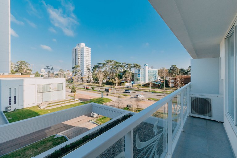 Apartment with excellent amenities in Punta del Este.