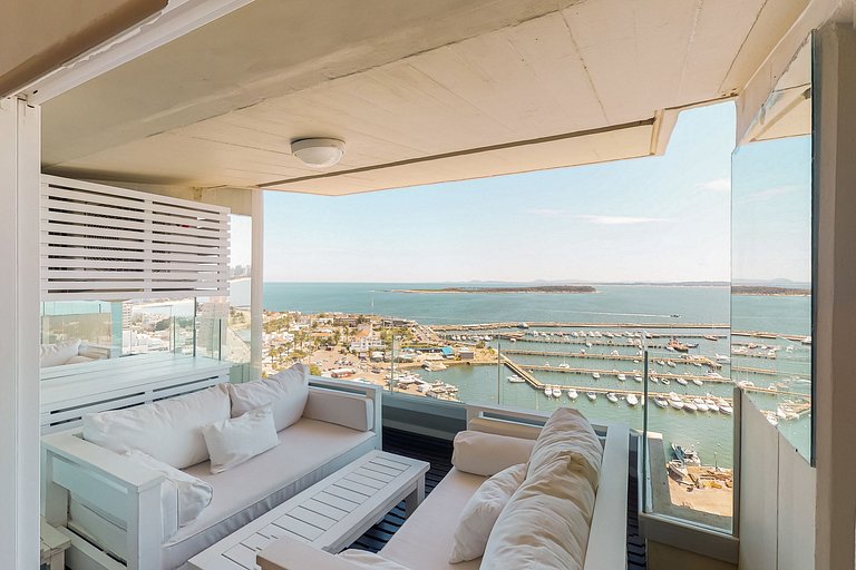Apartamento con vista total al Yacht Club.
