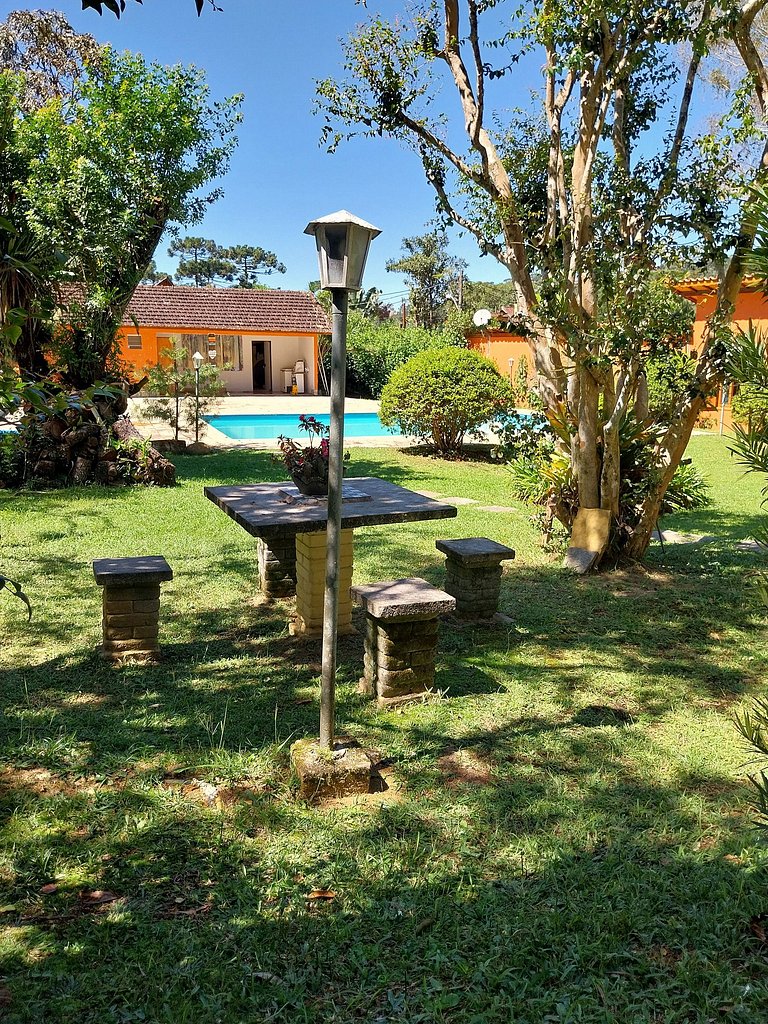 Chalet with a pool in a natural setting, Maringá.