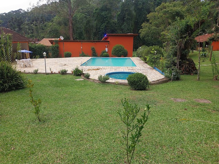Chalet con piscina en entorno natural, Maringá.