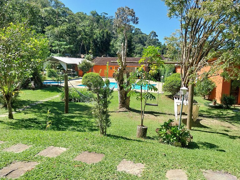 Chalet con piscina rodeado de natulaleza, Maringá.