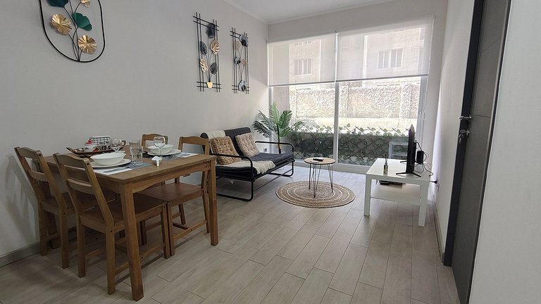 Apartment steps from Metro La Cisterna.