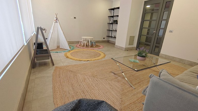 Apartment steps from Metro La Cisterna.