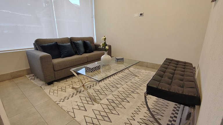 Apartamento a poucos passos do Metrô La Cisterna,