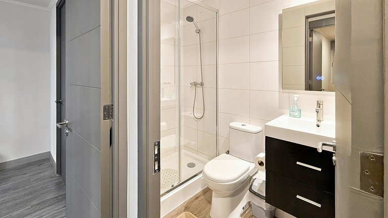Apartment minutes from Lo Ovalle Metro