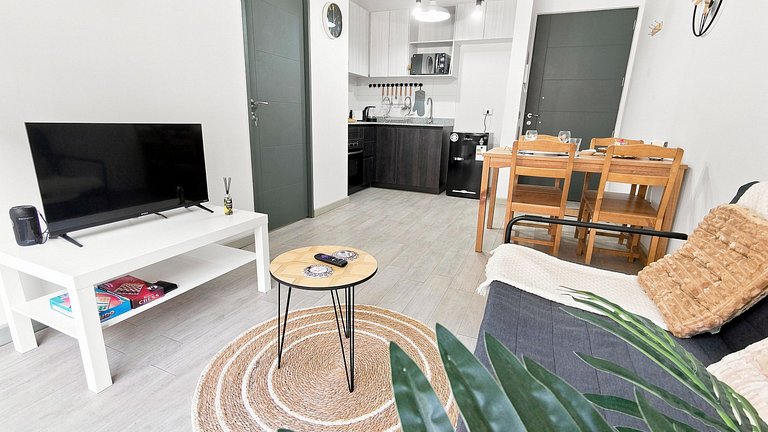 Apartment steps from Metro La Cisterna.