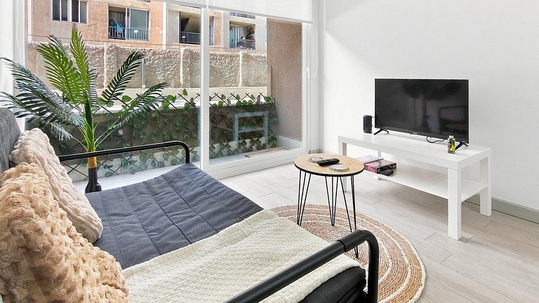 Apartment steps from Metro La Cisterna.