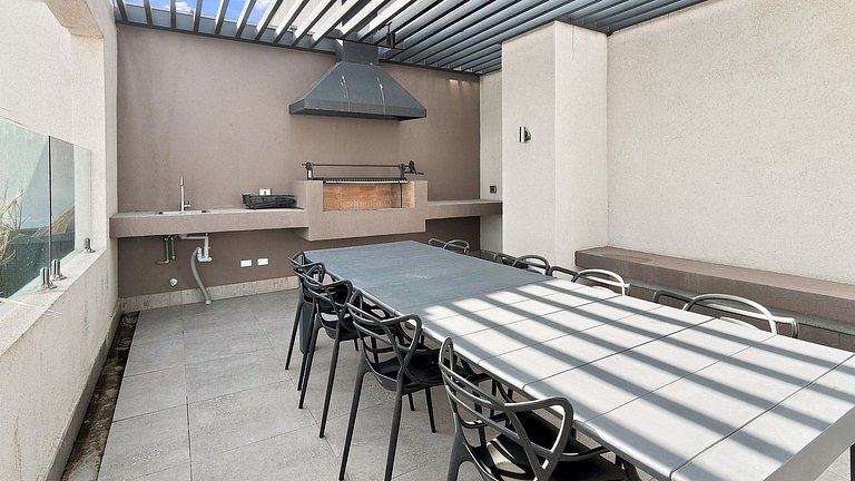 Apartment steps from Metro La Cisterna.