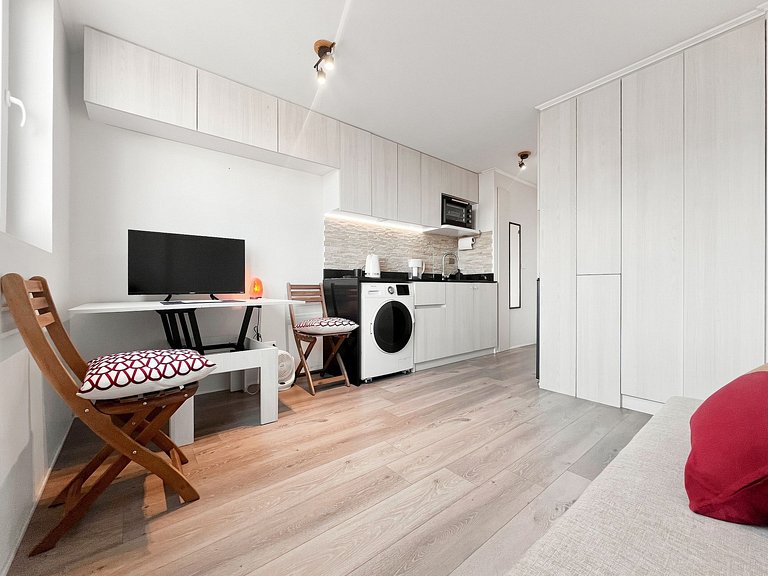Apartment steps from Parque Almagro Metro