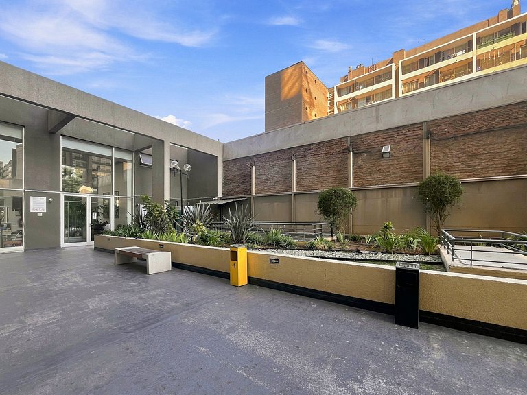 Apartment steps from Parque Almagro Metro