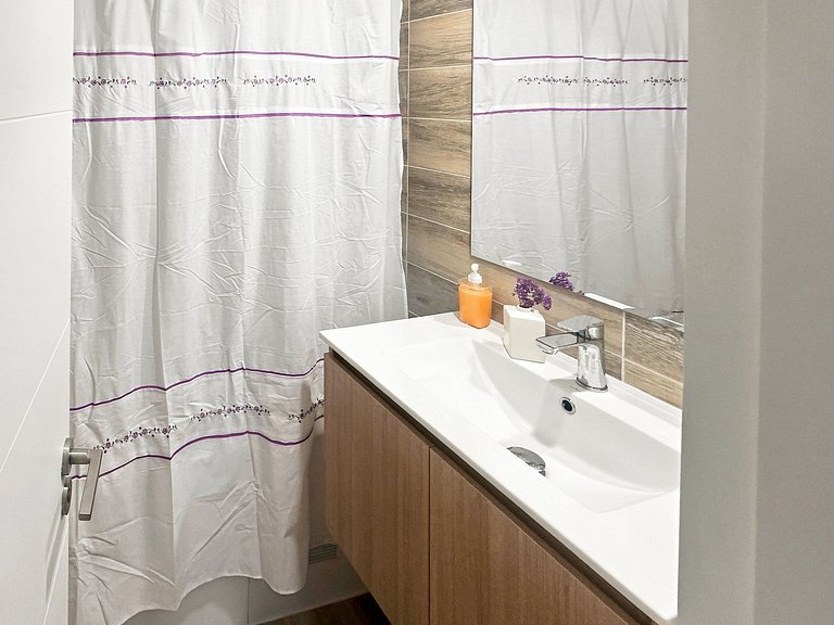 Apartamento com lagoa e esportes aquáticos