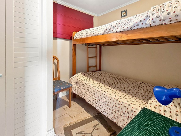 Family apartment facing Cochoa Beach