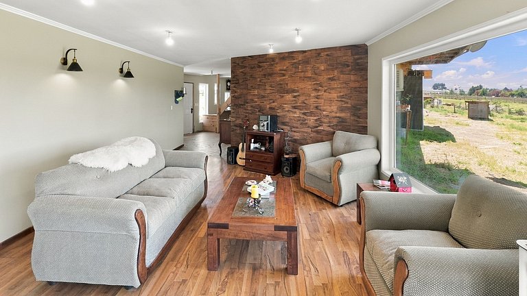 Casa familiar con áreas verdes en Puerto Varas