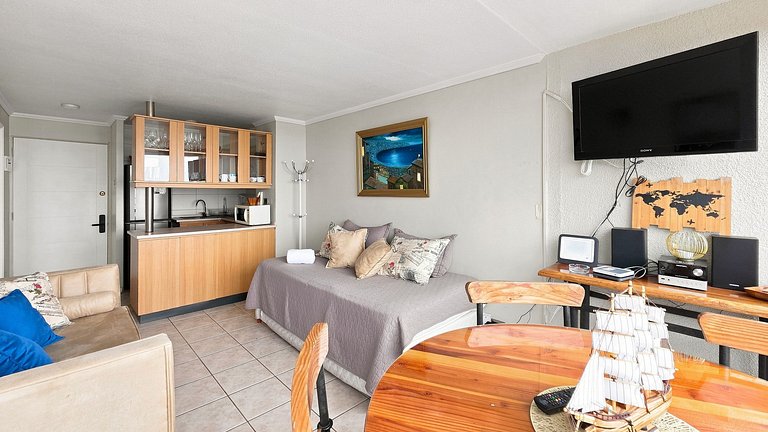 Apartment with ocean view, in front of Playa Cochoa.
