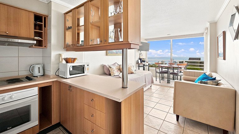Apartment with ocean view, in front of Playa Cochoa.