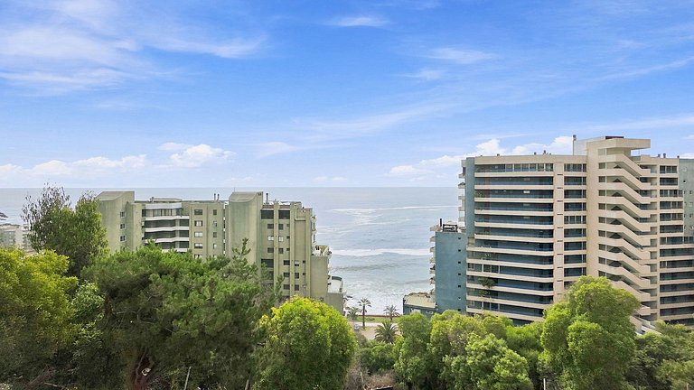 Apartment with ocean view, in front of Playa Cochoa.