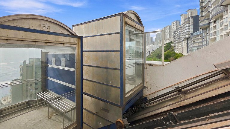 Apartment with ocean view, in front of Playa Cochoa.