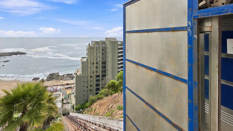 Apartamento com vista para o mar, em frente à Playa Cochoa.