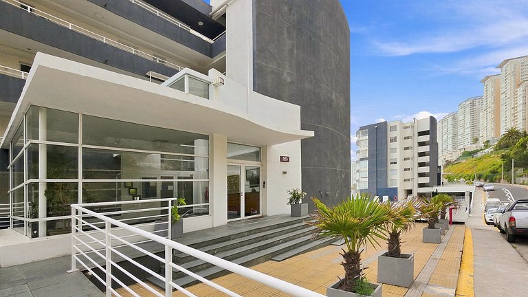 Apartamento com vista para o mar, em frente à Playa Cochoa.