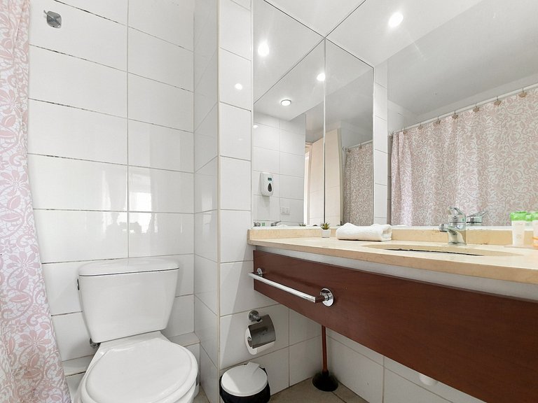 Apartment with parking, steps from the sea and Mall Marina.
