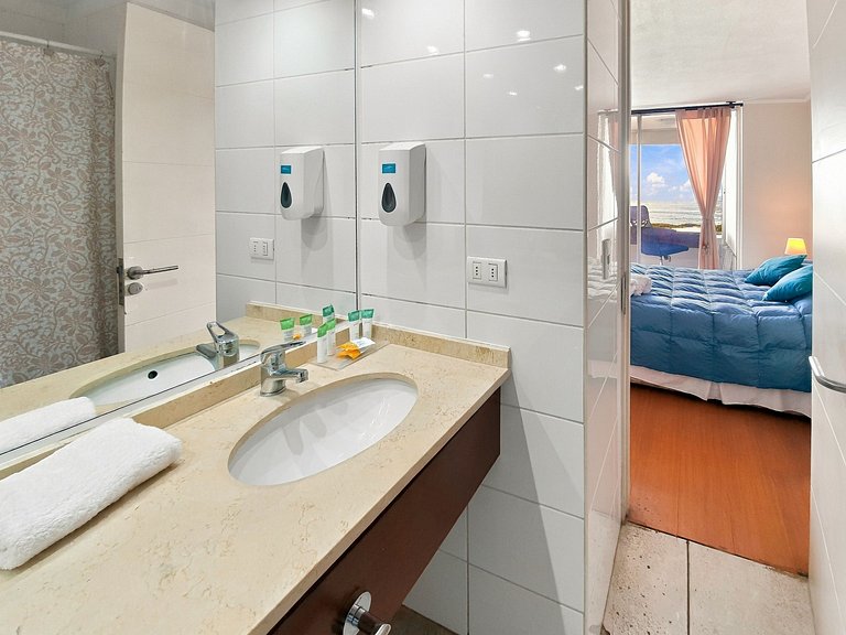 Apartamento com estacionamento, a passos do mar e do Mall Ma