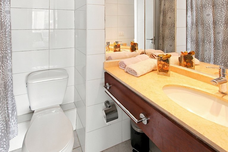 Apartment steps from the sea and Mall Marina, Viña del Mar.