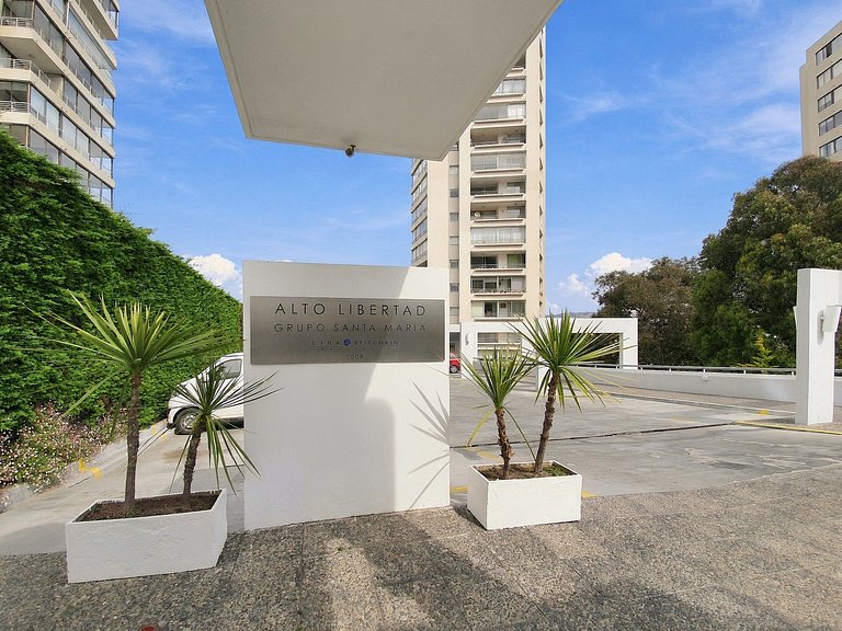 Apartment with parking, steps from the sea and Mall Marina.