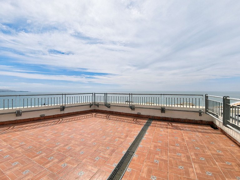 Apartment steps from the sea and Mall Marina, Viña del Mar.