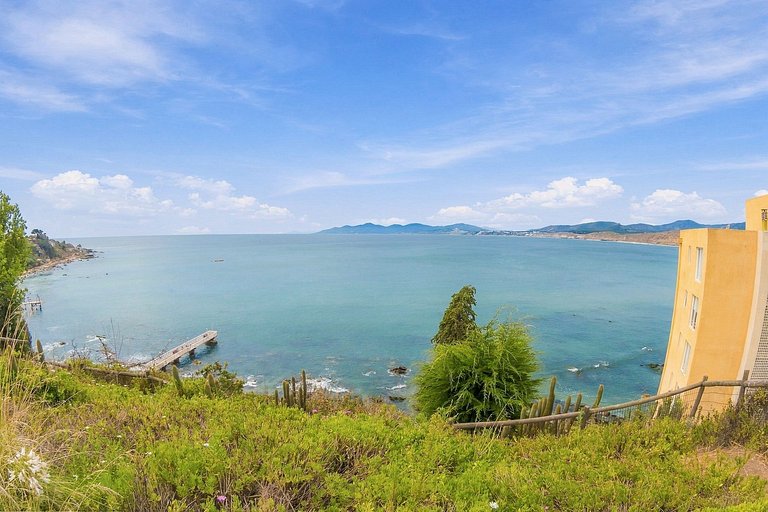 Apartment with ocean view in Bahía Pelícanos.