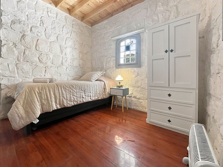 Spacious house with a pool and hot tub, Cajón del Maipo.