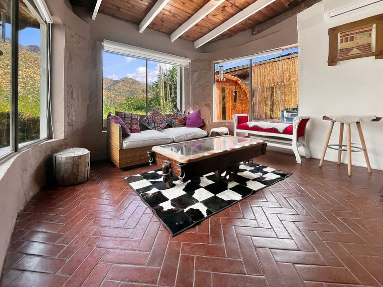 Spacious house with a pool and hot tub, Cajón del Maipo.
